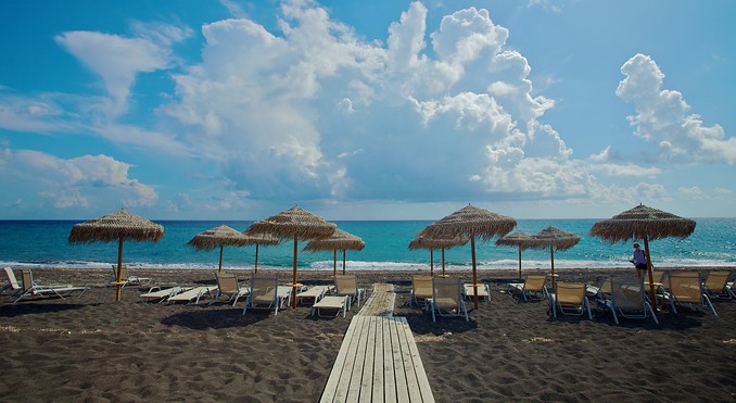Perissa Beach