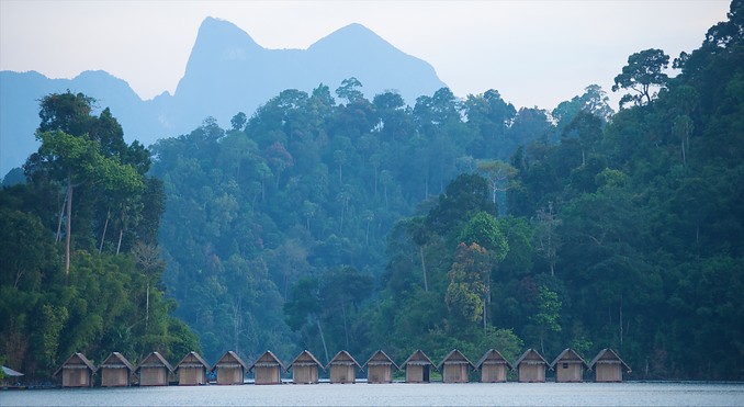 Cheow Larn lake