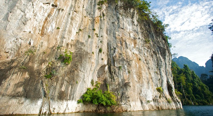 Cheow Larn lake